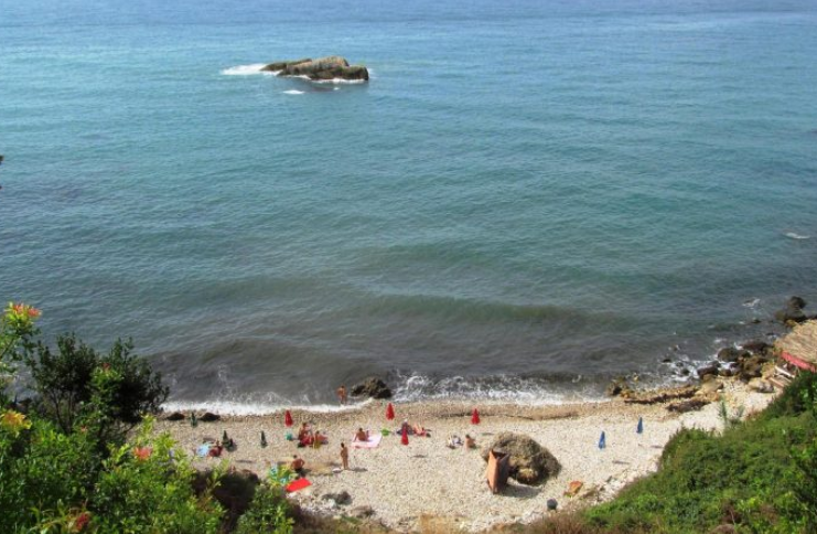 Rregulla të reja në Ulqin  Kush kapet me rroba banje ose pa një pjesë të veshjes jashtë zonave të plazhit  do të gjobitet 