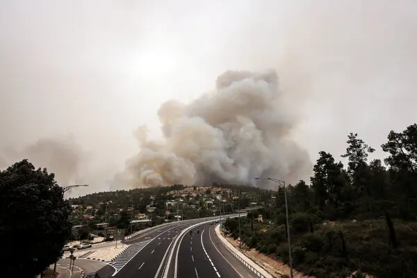 Izraeli përfshihet nga zj arret masive  situata jashtë kontrollit