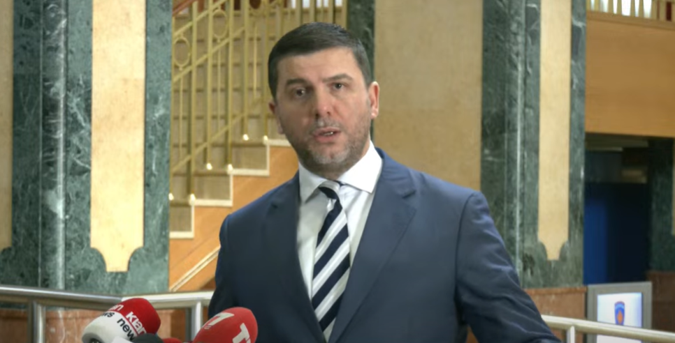  Nuk ka marrëveshje politike   Memli Krasniqi flet pas takimit me Kurtin  Nuk kemi ndryshuar qëndrim  Të propozohet një figurë që është e pranueshme nga të gjithë