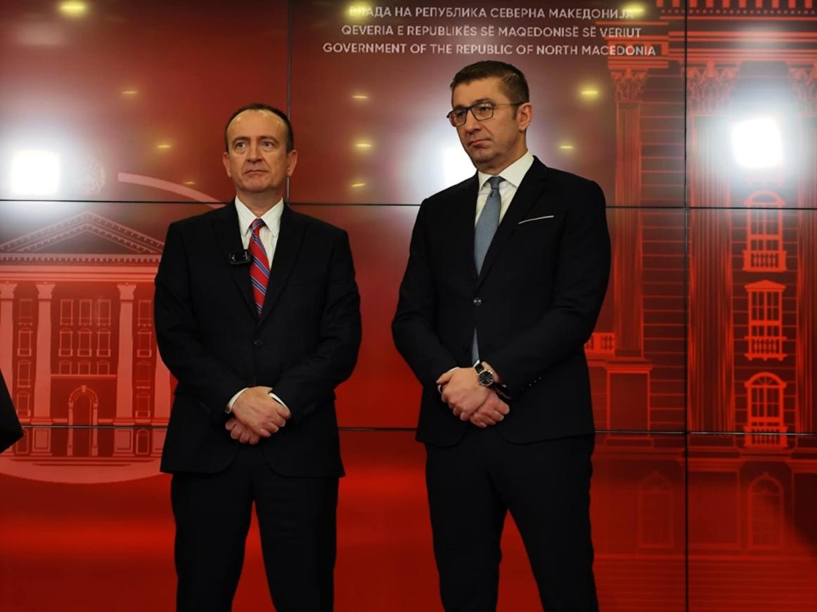 A do të mbetet ASH ja pjesë e qeverisë  Sot pritet takimi Mickoski Taravari