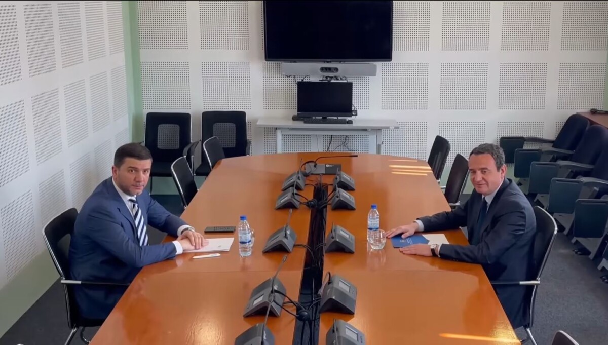 Krasniqi pyetet për çështjen e  hajvanatit  pas takimit me Kurtin  Fjalët më të rënda na i ka thënë në të kaluarën