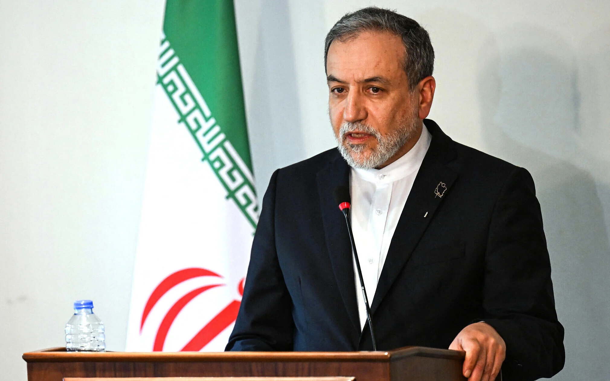 Ministri i Jashtëm i Iranit i bën thirrje SHBA së t i dënojë su lmet izraelite