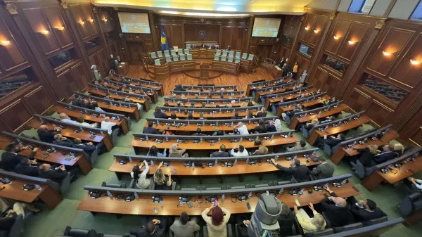 Rashiqi dështoi në votimin për nënkryetar  Basha mbyll seancën
