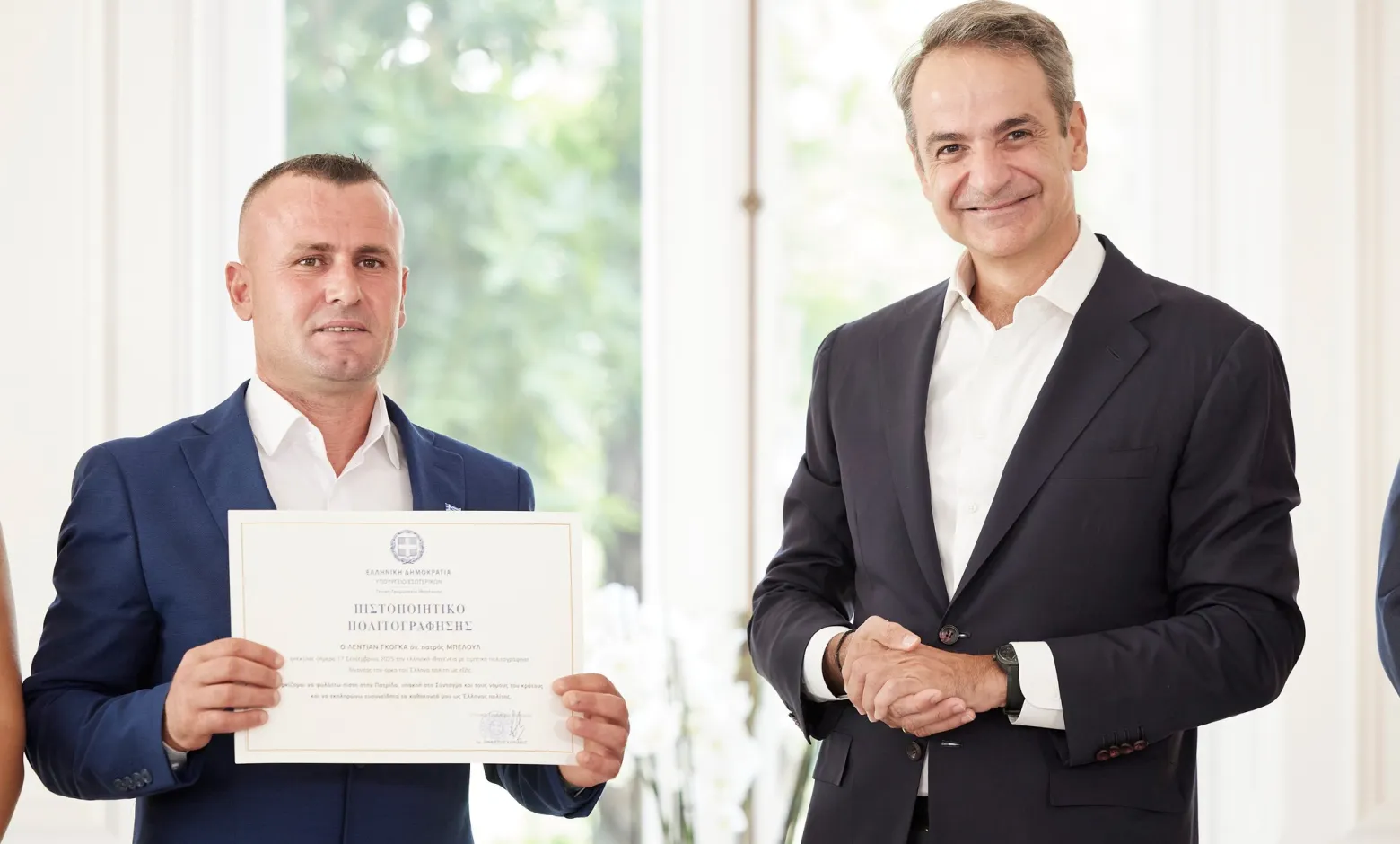 Kryeministri grek i jep shtetësinë shqiptarit që shpëtoi 2 fëmijë
