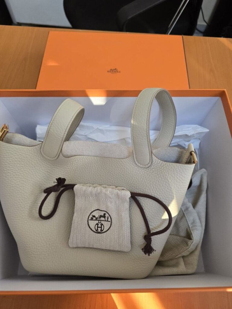 Dogana e Kosovës konfiskoi dy çanta “Hermes” në vlerë të 16.614 €