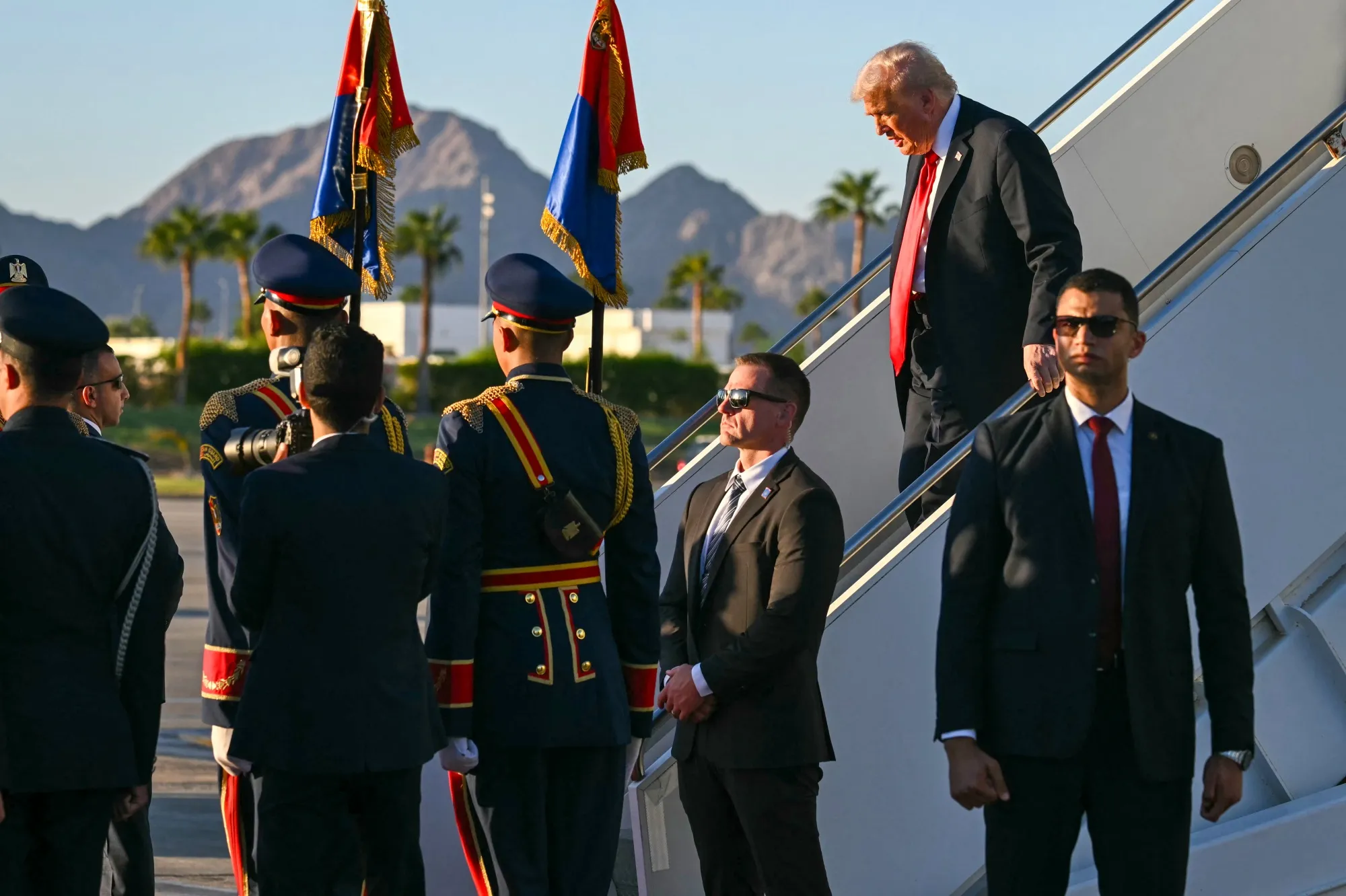 Trumpi mbërrin në Egjipt për të nënshkruar marrëveshjen e paqes në Gazë