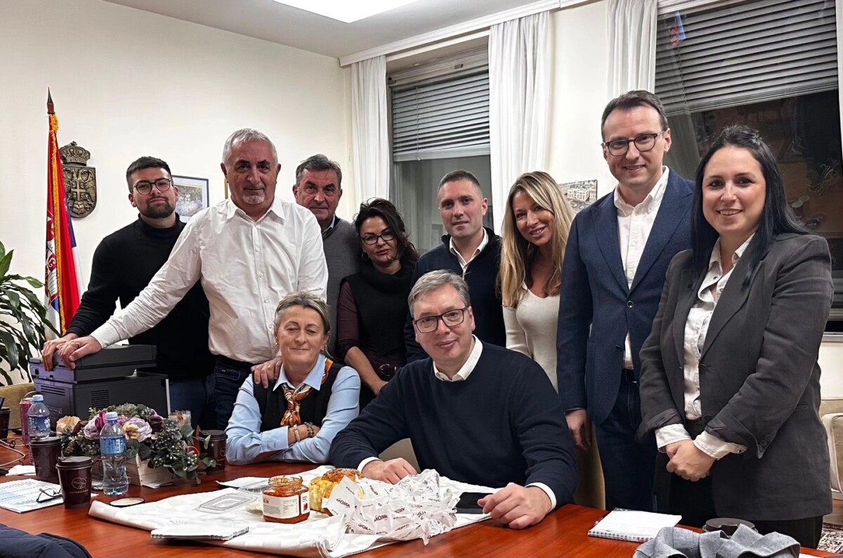  Edhe një fitore tjetër    Aleksandar Vuçiq uron Listën Serbe