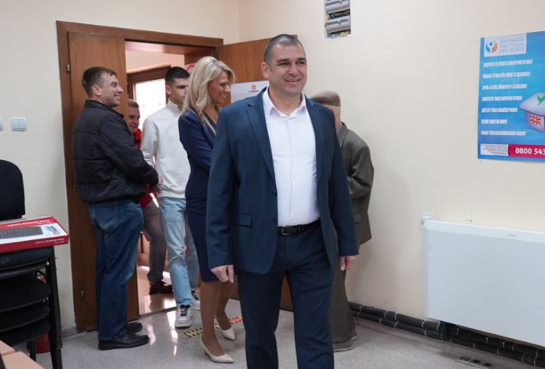 Pas 20 vjetësh  VMRO DPMNE kthehet në pushtet në Strumicë  Petar Jankov shpall fitore
