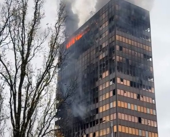 Zjarr i madh përfshin ndërtesën simbol të Zagrebit  Flakët shkrumbojnë disa kate  nuk ka të lënduar