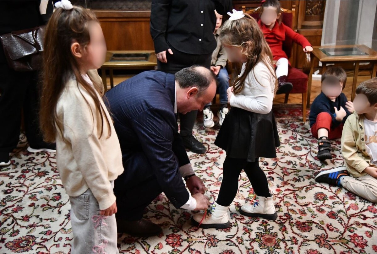 Gashi  Kujdesi për fëmijët është përgjegjësia dhe privilegji më i madh që kemi