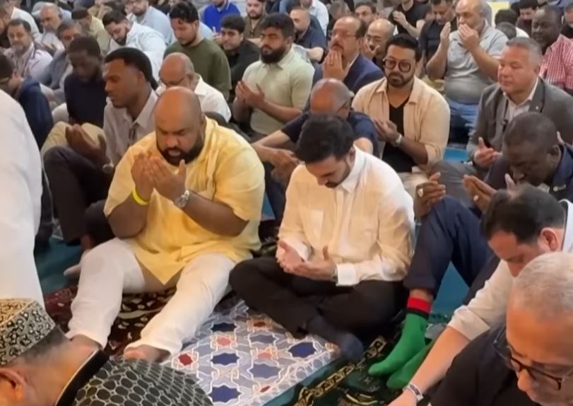 Pas fitores historike në New York  Zohran Mamdani fali namazin e xhumasë