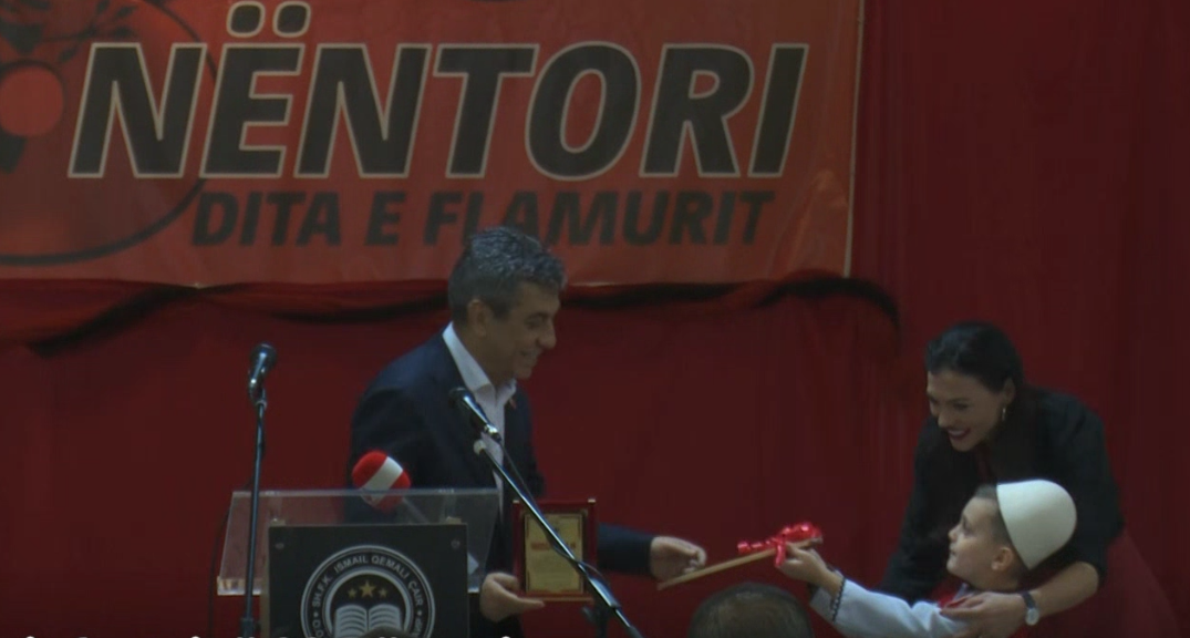 nxenesit-festojne-28-nentorin-kujtojne-rrugetimin-e-popullit-drejt-lirise-se-pavaresise