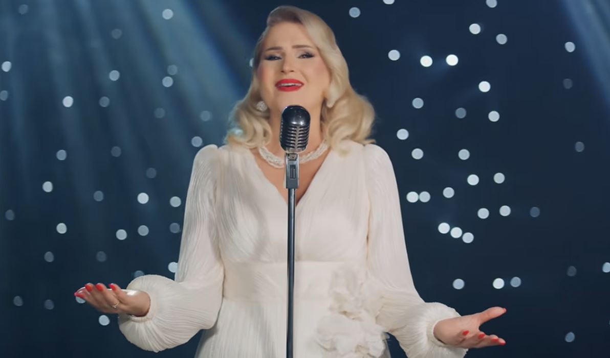 publikohet-dashuria-e-pare-kenge-emocionale-nga-shyhrete-behluli