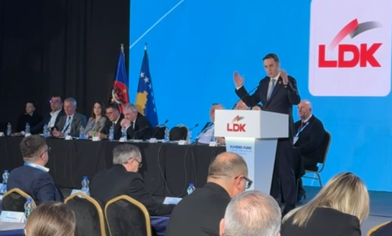  Çfarë dëshironi të bëni me mua    Abdixhiku para delegatëve të LDK së