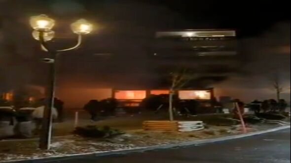 Tragjedi në Alpet zvicerane   Zjarr fatal gjatë Vitit të Ri  Dëshmitarët  Tavani u ndez shpejt nga piroteknika  pamë tym të zi