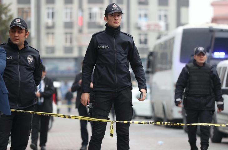 Disa persona të plagosur nga të shtënat me armë në një shkollë të mesme në Turqi