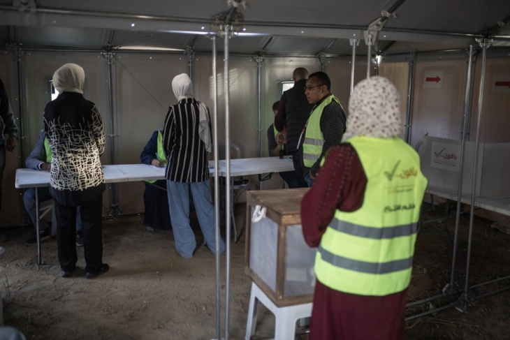 Palestinezët votojnë në zgjedhjet lokale