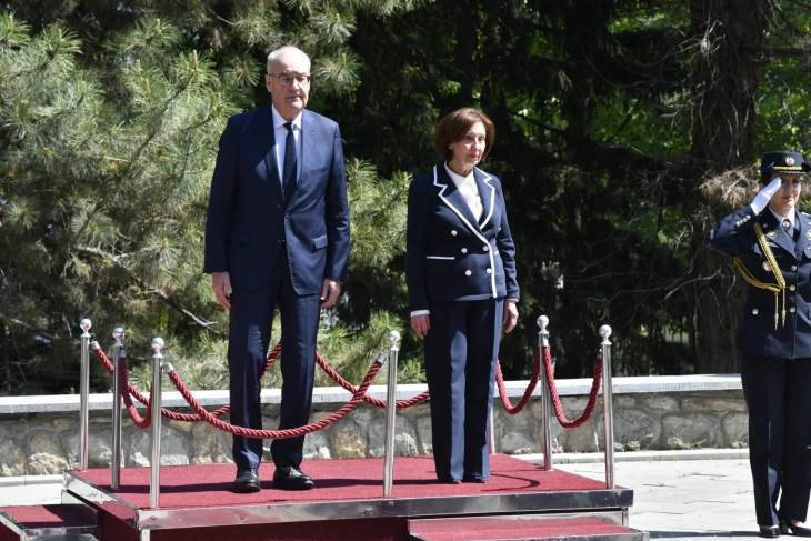 Presidentja Siljanovska Davkova e priti me nderime të larta shtetërore presidentin e Zvicrës  Guy Parmelin