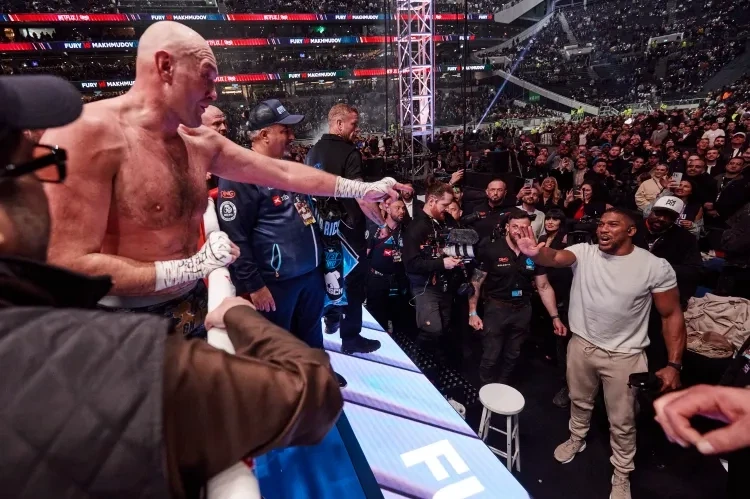 Arrihet marrëveshja për meçin e shumëpritur  Joshua   Fury