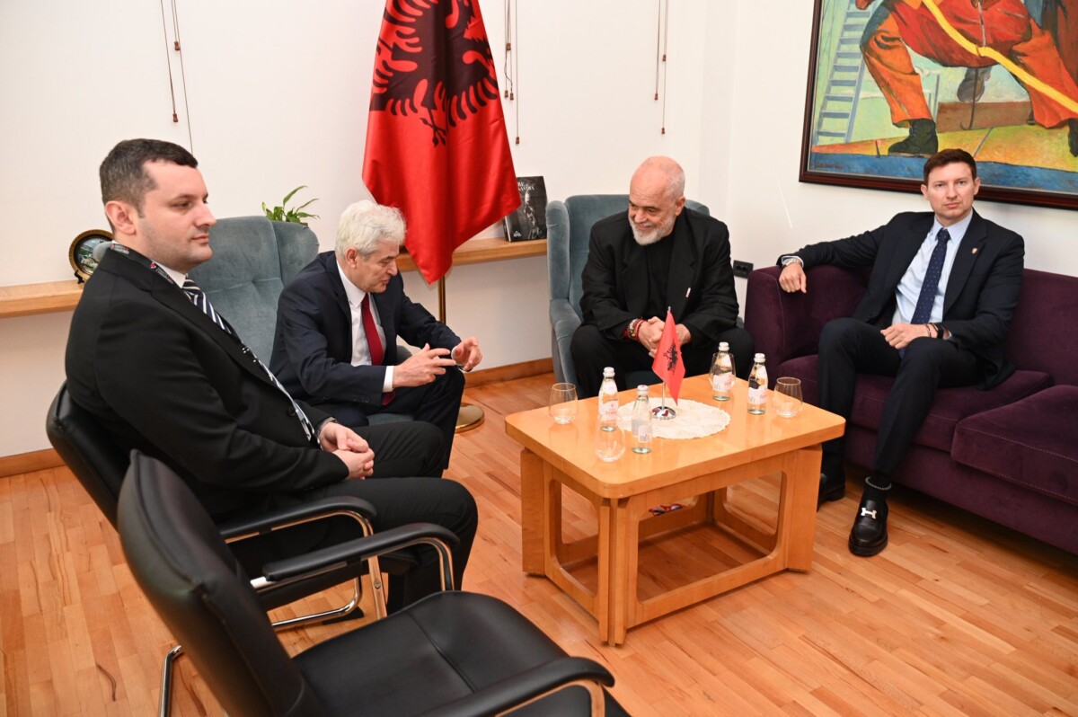 Ahmeti takohet me Ramën  diskutojnë perspektivën evropiane të rajonit