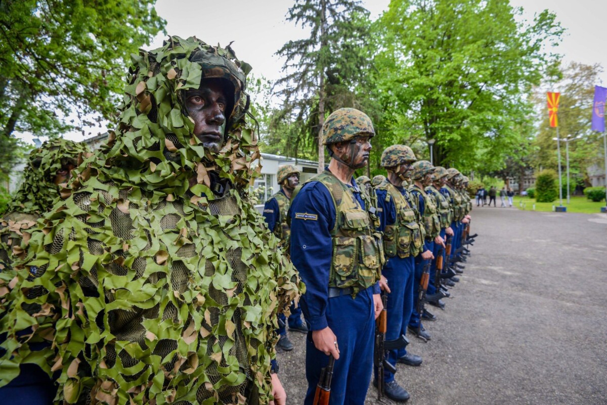 Toshkovski ndoqi ushtrimin simulues të kandidatëve për policë në Idrizovë