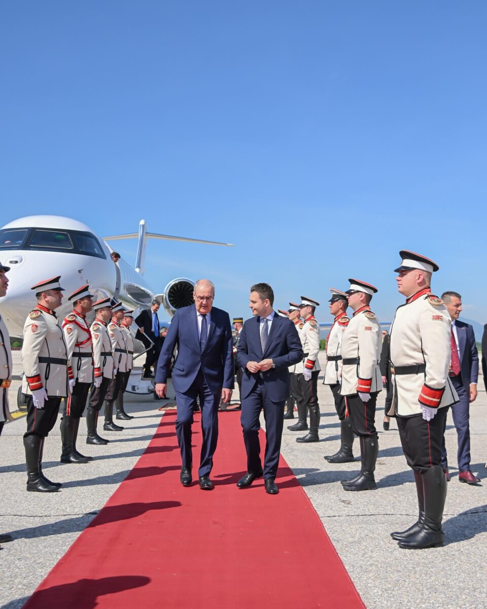 Presidenti i Zvicrës mbërrin në Shkup