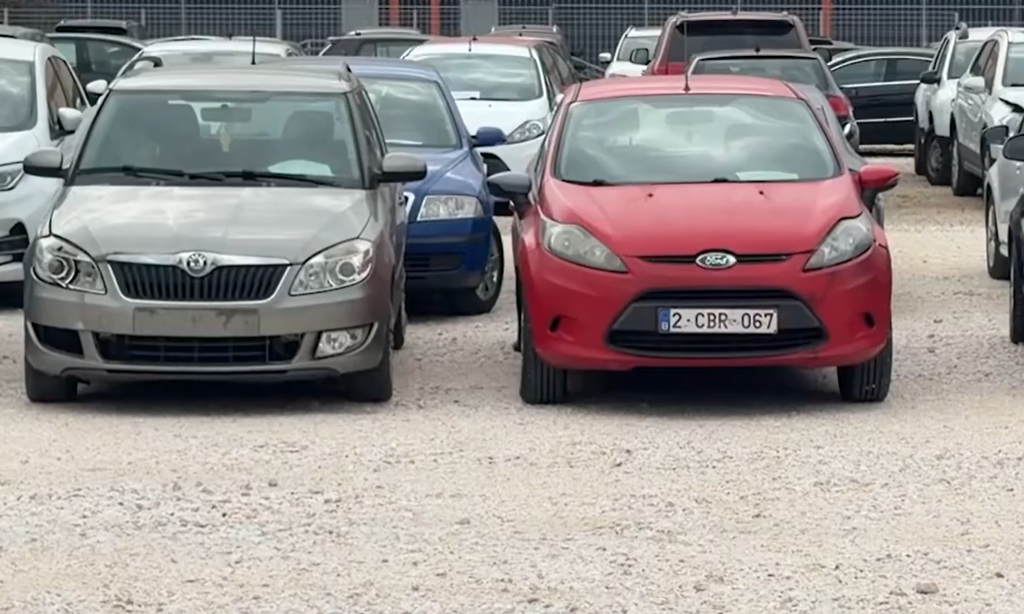 Sistemi i Doganës i bllokuar  Qytetarët s mund t i marrin veturat  paguajnë çdo ditë parking