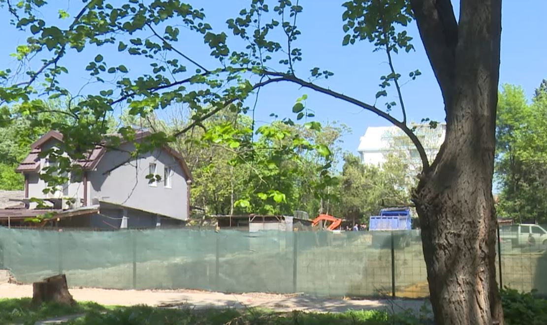 Rrëshqitja e dheut i merr jetën një punëtori  Tre të lënduar në kantier ndërtimi në Kisella Vodë