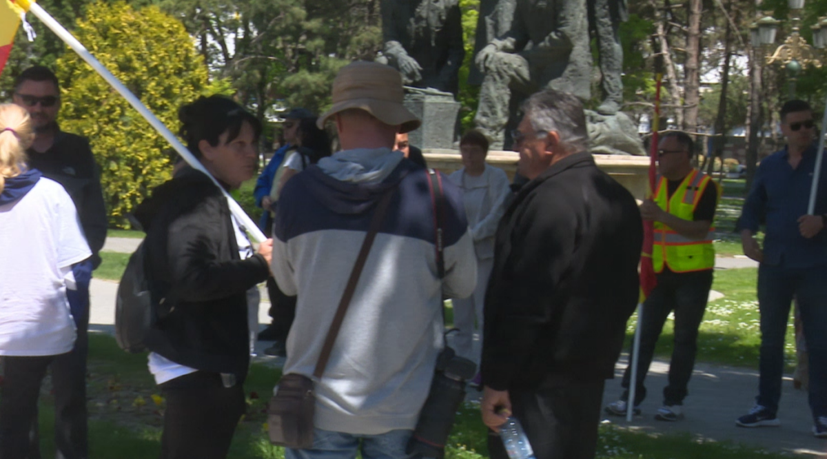 serish-proteste-para-kuvendit-kunder-tatimit-per-te-ardhurat-nga-jashte