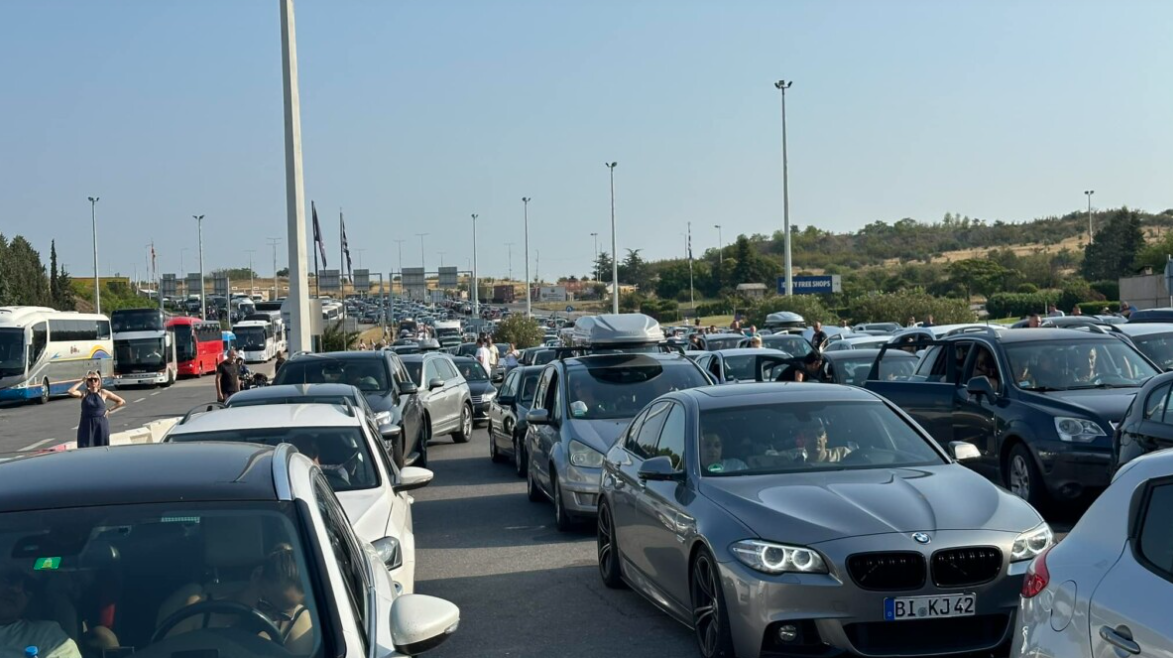  Do te prisni të paktën 10 orë në kufi nëse Greqia nuk e shtyn zbatimin e sistemit ESS 