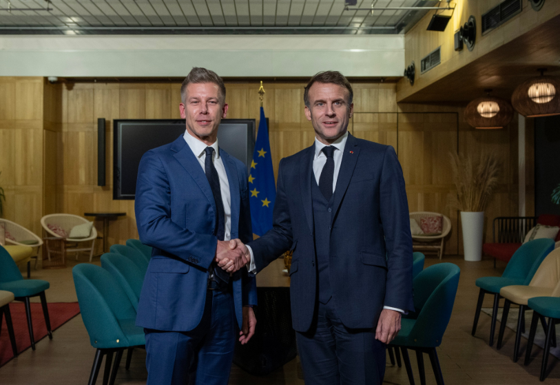 Macron përgëzon Peter Magyar  Evropa duhet të jetë më sovrane pas fitores së opozitës në Hungari