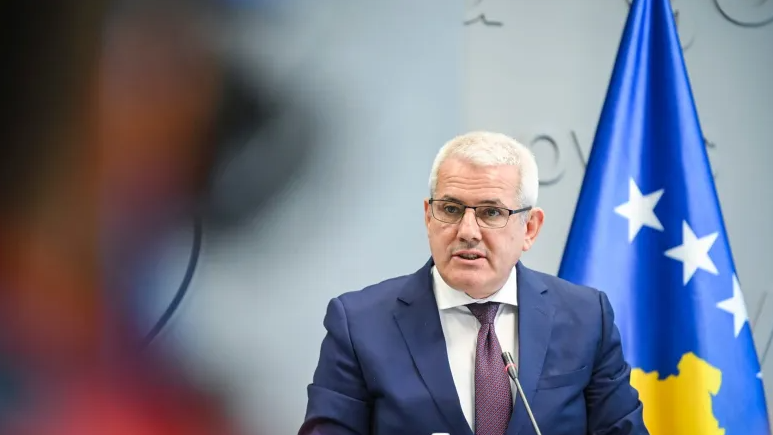 Sveçla  Aksion i madh në Mitrovicë e Vushtrri  26 të arrestuar  150 mijë euro të sekuestruara