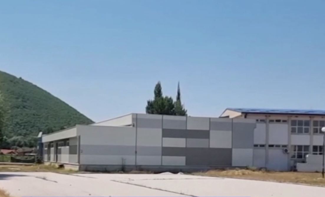 pishina-ne-kercove-nuk-u-hap-zv-ministrja-e-sportit-tha-se-do-te-inagurohej-per-10-dite-kaluan-18