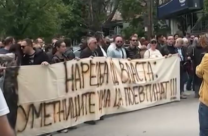 Të punësuarit në institucionet kulturore protestojnë para Ministrisë së Kulturës  kërkojnë paga më të larta