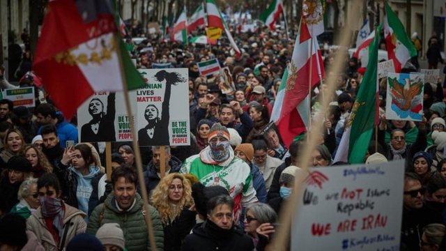 Terr informativ në Iran  qytetarët të shkëputur nga bota prej 11 javësh