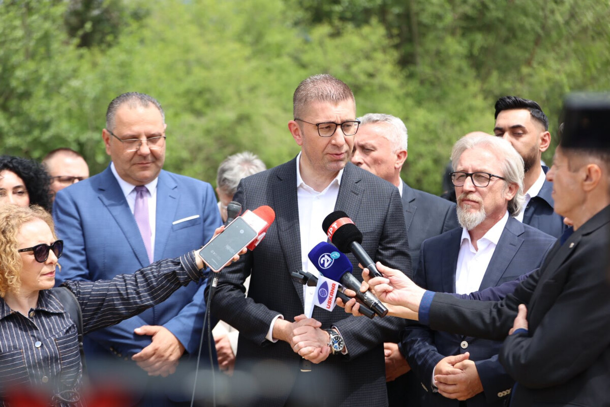 Mickoski  I vodhën paratë e kanalizimit Zajaz Drugovë  Qeveritarët premtojnë se tani kanalizimi do të financohet nga buxheti i shtetit