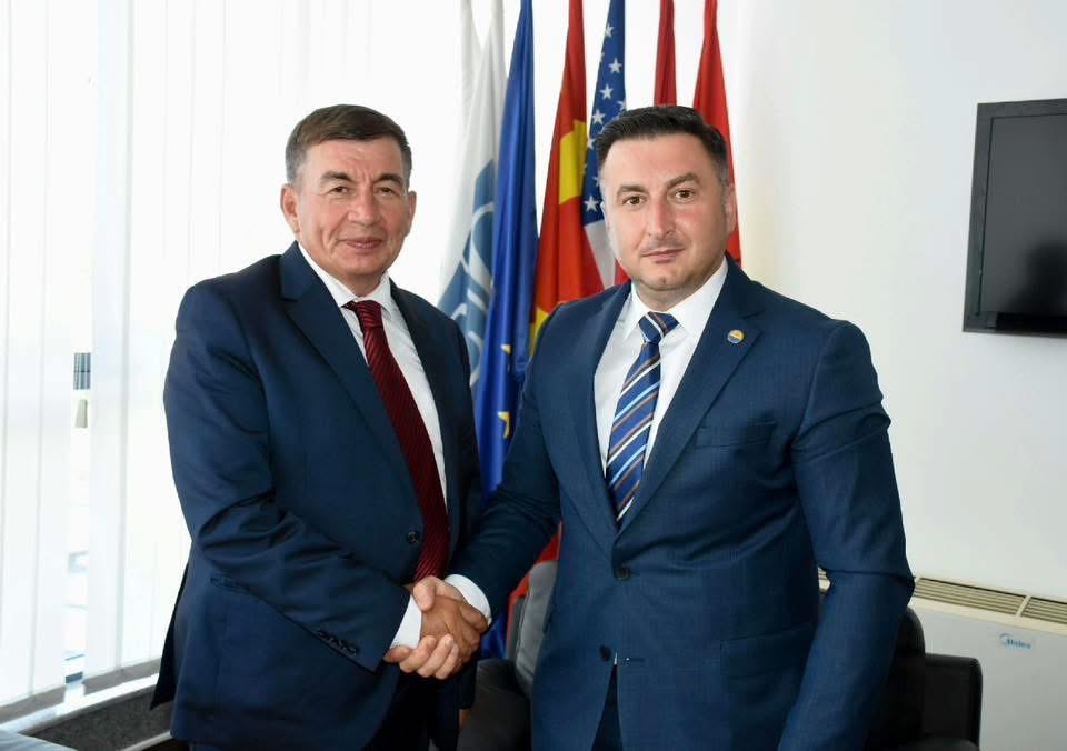 Bajrami vlerëson rektorin Zejneli  Universiteti i Tetovës në rrugë të reformimit dhe zhvillimit