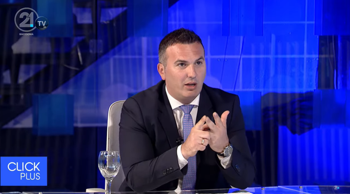 Ligji i gjuhëve  Ademi  13 iniciativa për kontestimin e ligjit të gjuhës shqipe  Në bazë të iniciativave ligji ka pasur sulm që të shfuqizohet në tërësi 