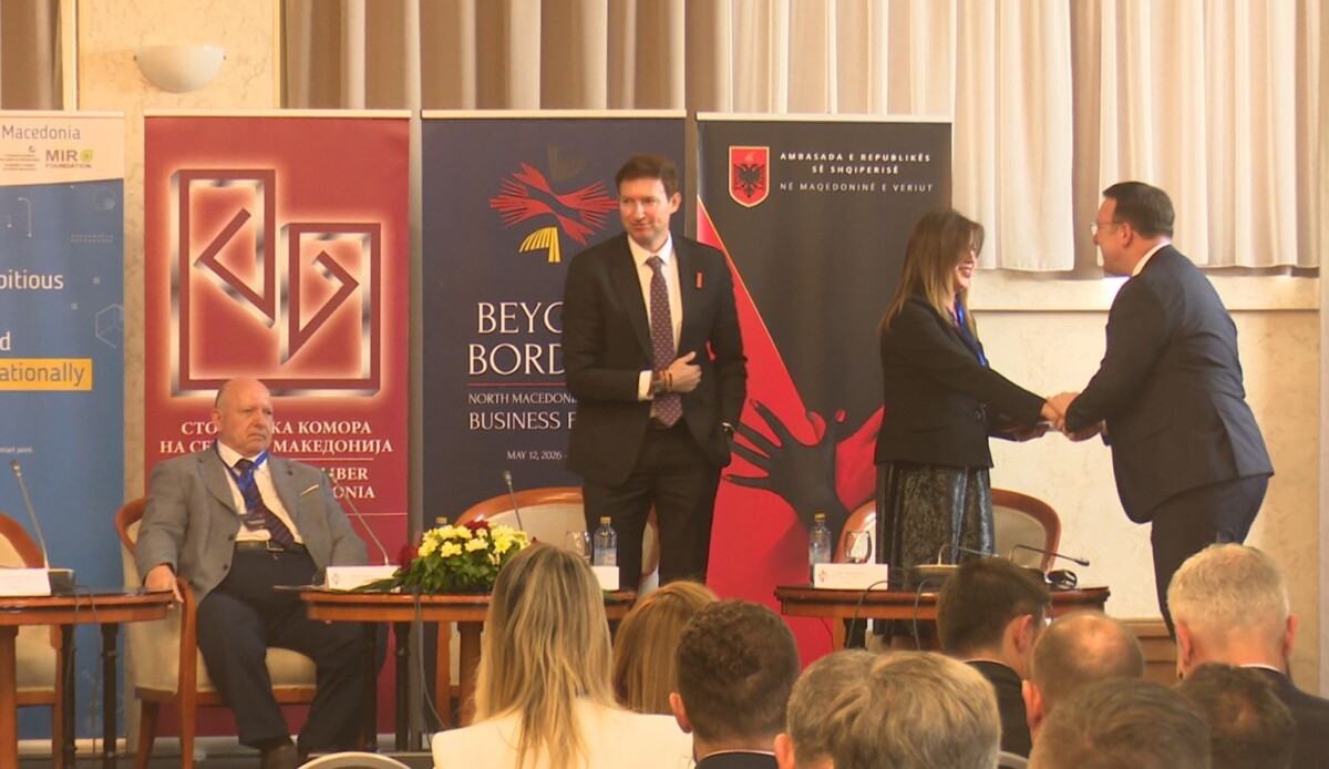  Durrësi si alternativë e Selanikut    bizneset në Shqipëri dhe Maqedoni kërkojnë lidhje më të mirë dhe heqjen e doganave për rritjen e tregtisë dhe shkëmbimit