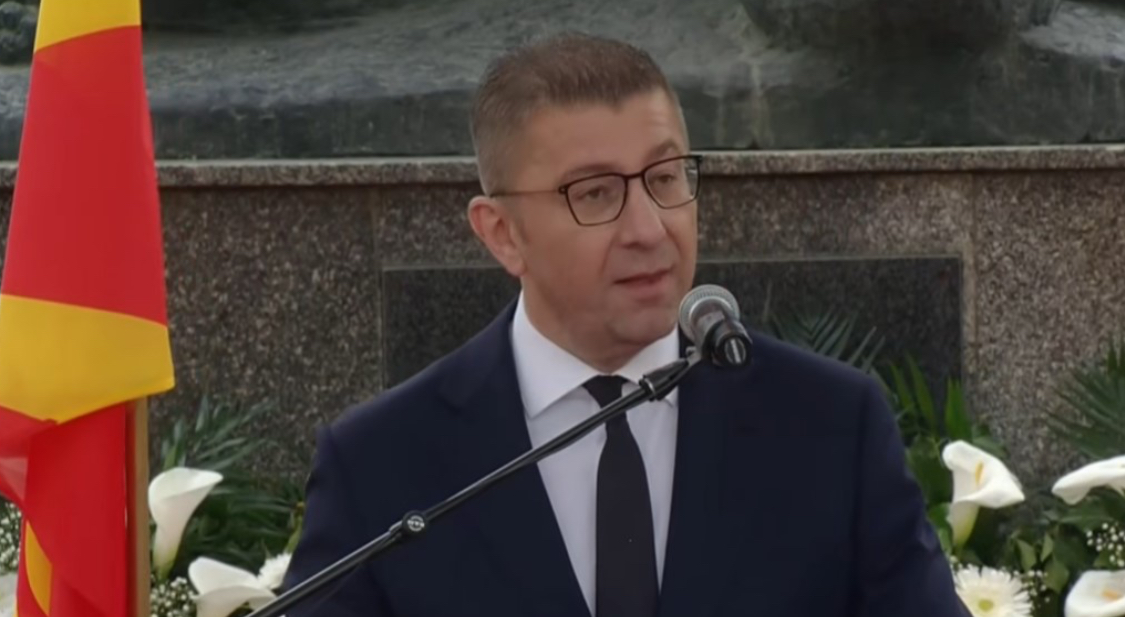 mickoski-nuk-do-te-bej-kurre-pazar-me-identitetin-dhe-dinjitetin