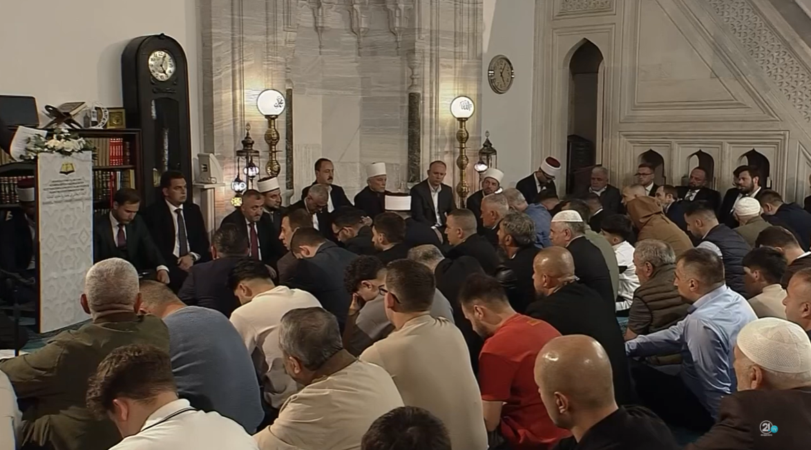 Festohet Bajrami i vogël   Festa e flijimit    simbol i besimit  sakrificës dhe unitetit të besimtarëve