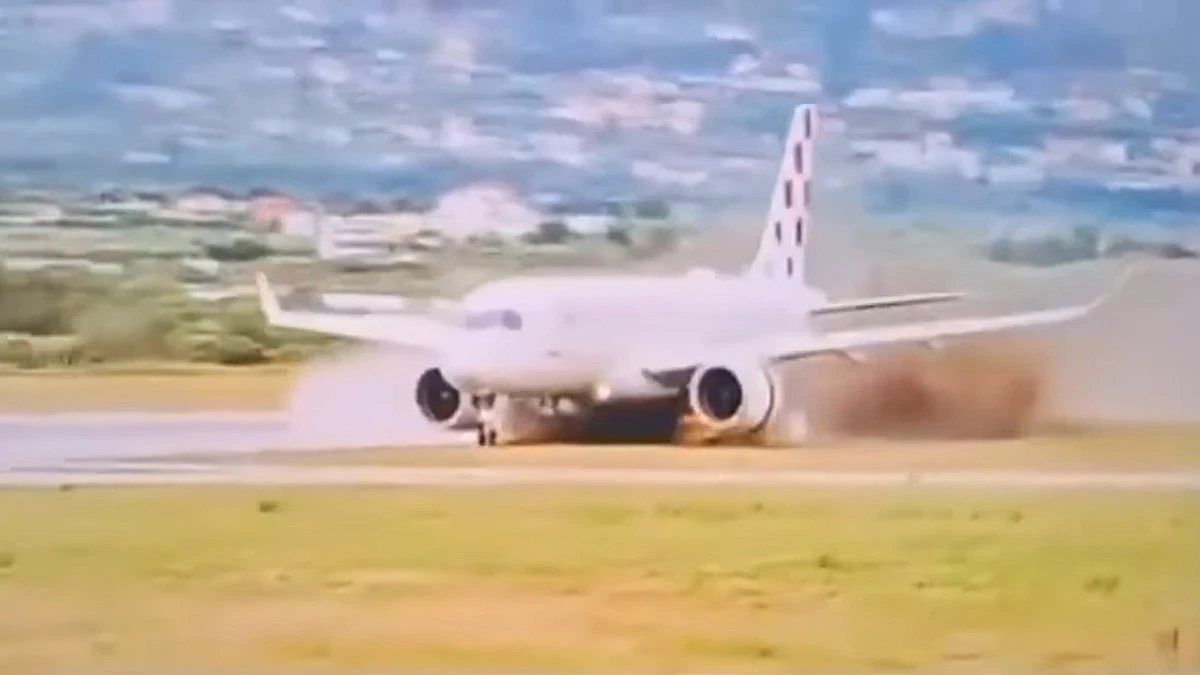 avion-i-croatia-airlines-me-130-pasagjere-doli-nga-pista-ne-split