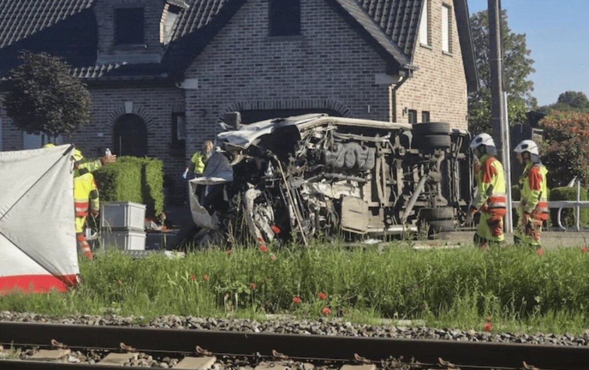treni-perplaset-me-autobusin-e-nje-shkolle-ne-belgjike-disa-viktima