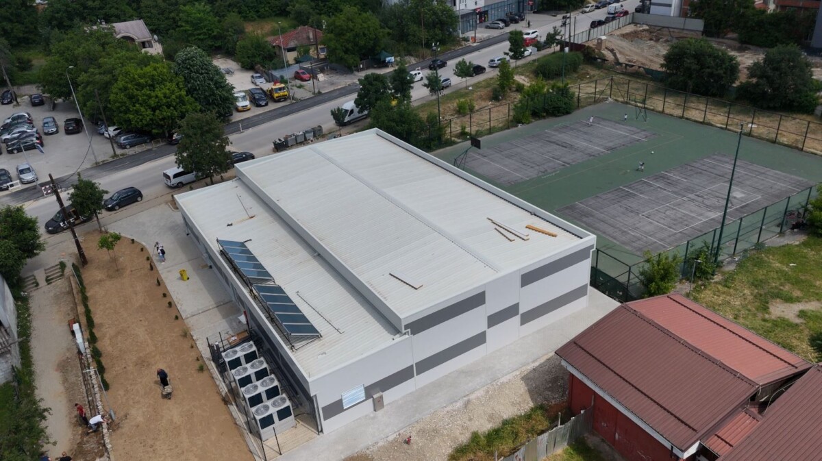 Çairi fiton një hapësirë të re moderne sportive  EACOM përfundon pishinën e mbyllur në Çair   investim që sjell energji të re për të rinjtë dhe komunitetin