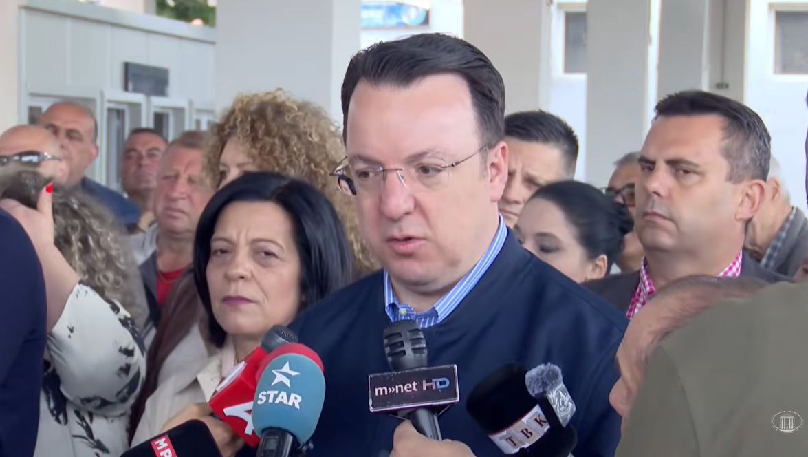 Maqedonia ofron subvencion 12 € për karrige   Ryanair  kërkon 25 €  Nikolloski  Kërkesat e tyre janë të pamundura për t u realizuar 