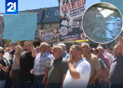 debreshi-proteston-per-uje-thyhet-xhami-i-komunes-se-gostivarit-autoritetet-thone-se-po-punohet