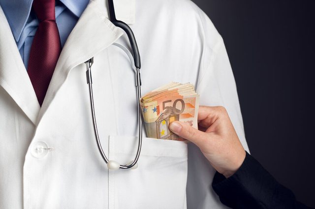 Mungesa e terminëve  arsye më e shpeshtë për korrupsion  Edhe punonjësit shëndetësorë korruptojnë njëri tjetrin për përparim në karrierë