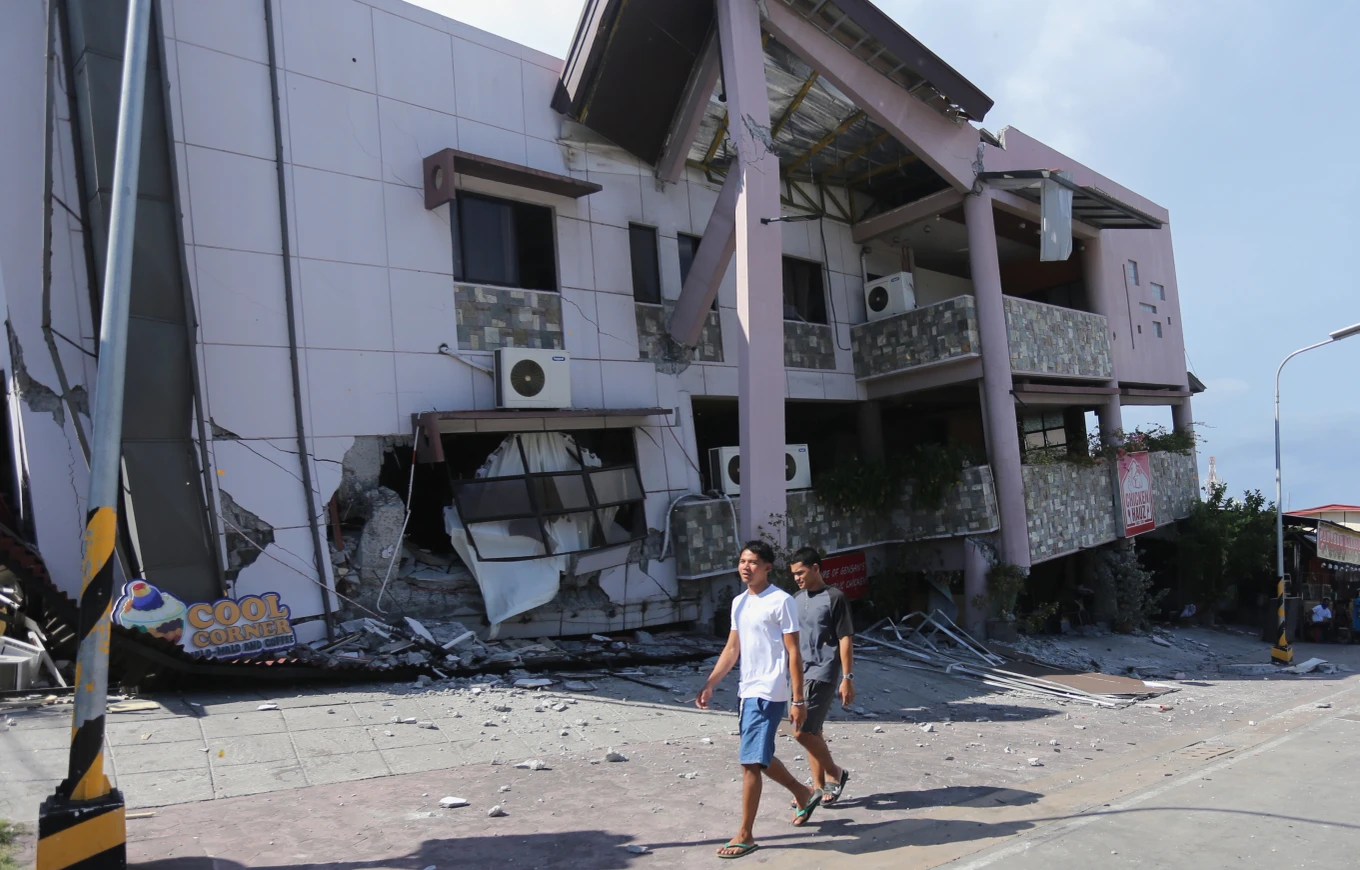 Shkon në të paktën 32 numri i të vdekurve nga tërmeti në Filipine