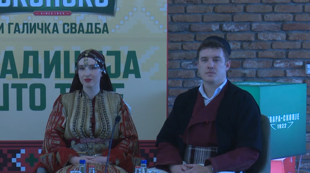 Dasma e Galiçnikut mbahet nga 10 deri më 12 korrik  çifti i ri simbolizon 35 vjet traditë familjare