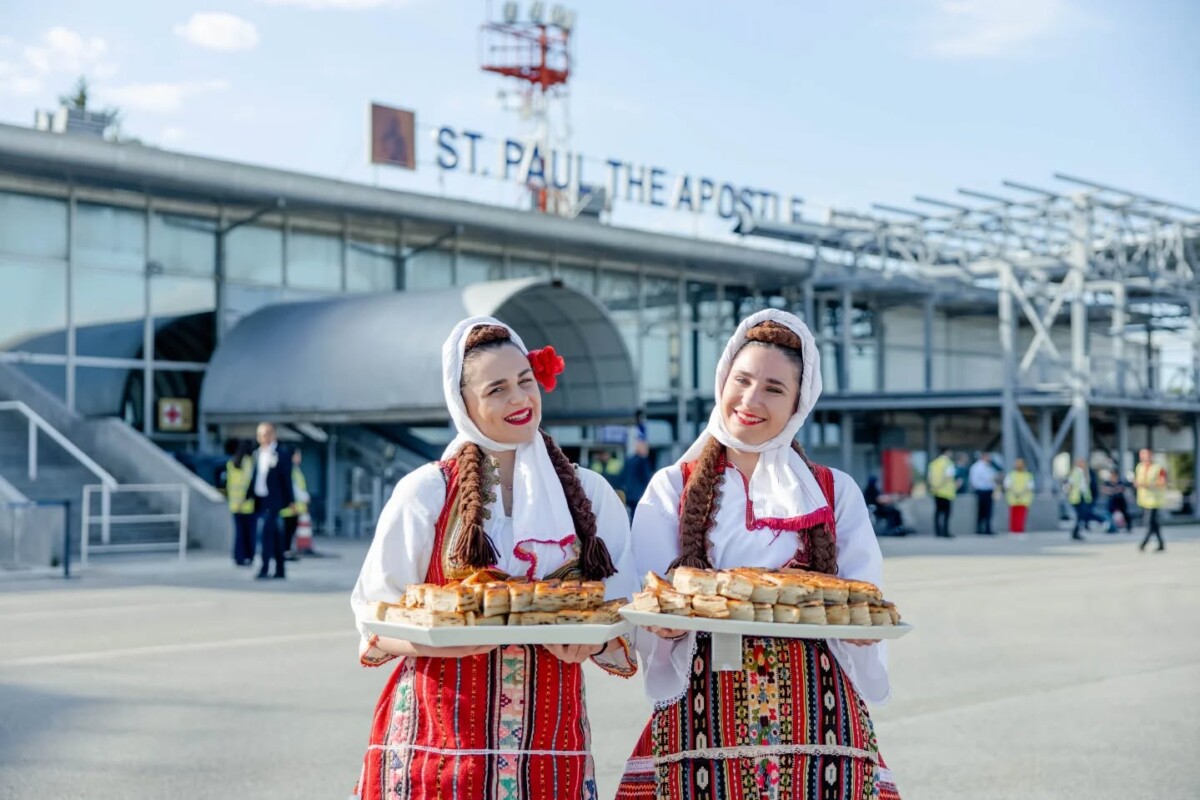 Rikonstruksioni i Aeroportit të Ohrit drejt përfundimit  fluturimi i parë nga Polonia solli rreth 200 turistë